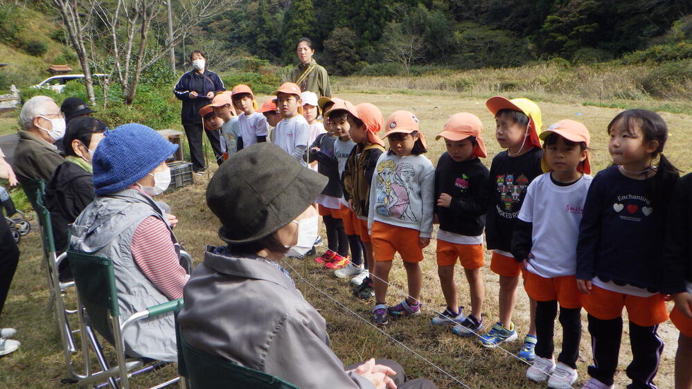 鬼岩見学の様子 (11)