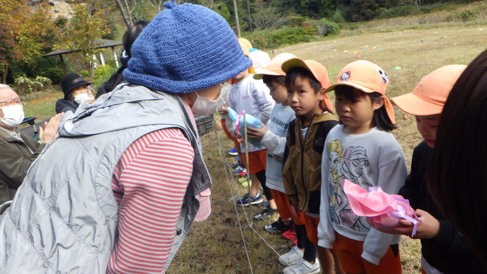 鬼岩見学の様子 (12)
