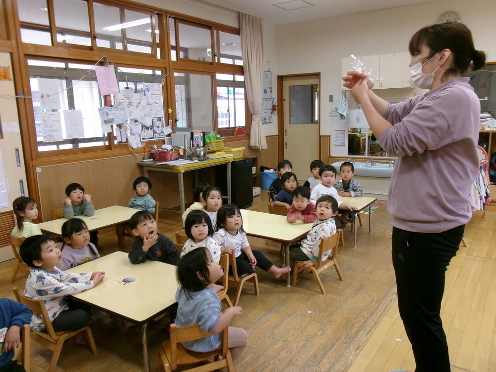 お弁当ごっこの様子