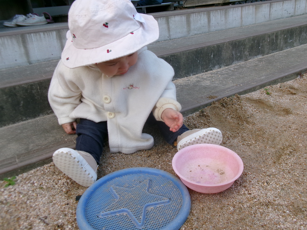 園庭遊びの様子 (1)