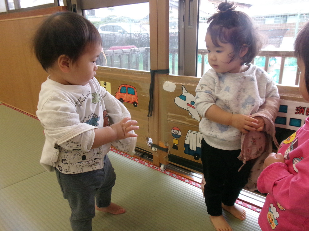 園庭遊びの様子 (6)