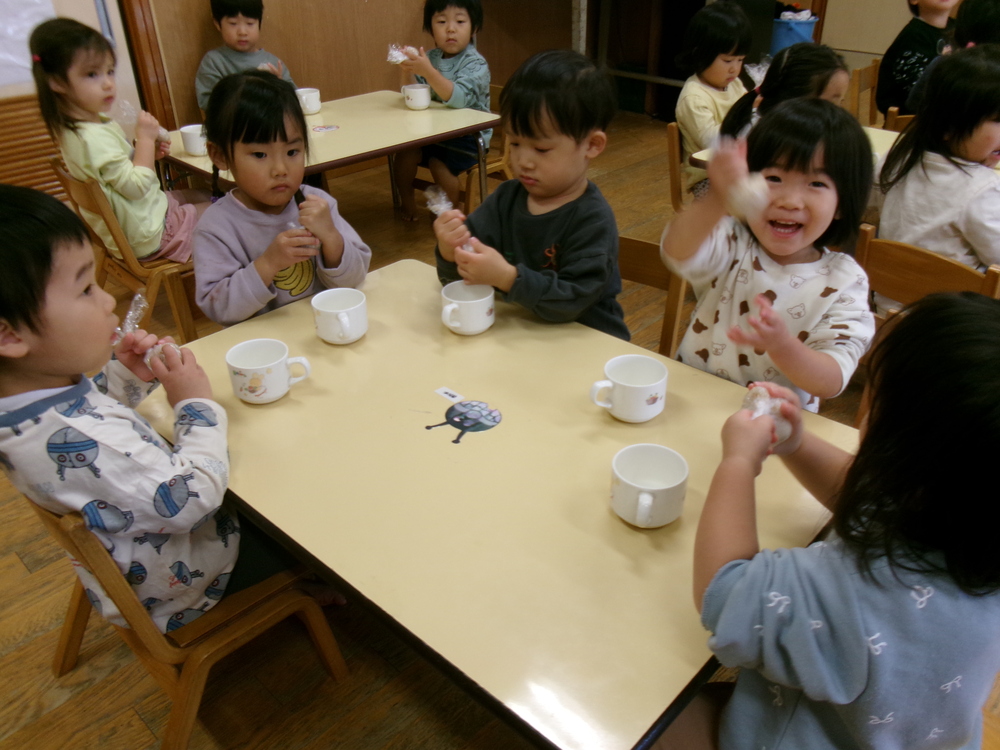 お弁当ごっこの様子