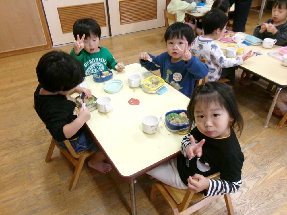 お弁当ごっこの様子