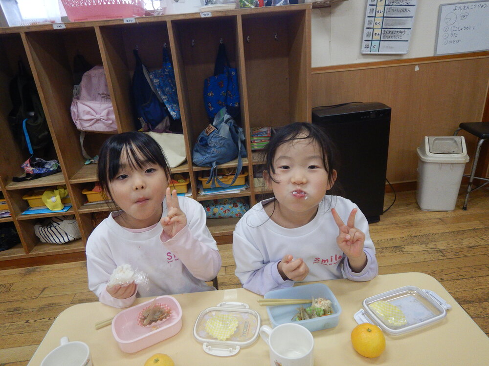 ご飯を食べている様子