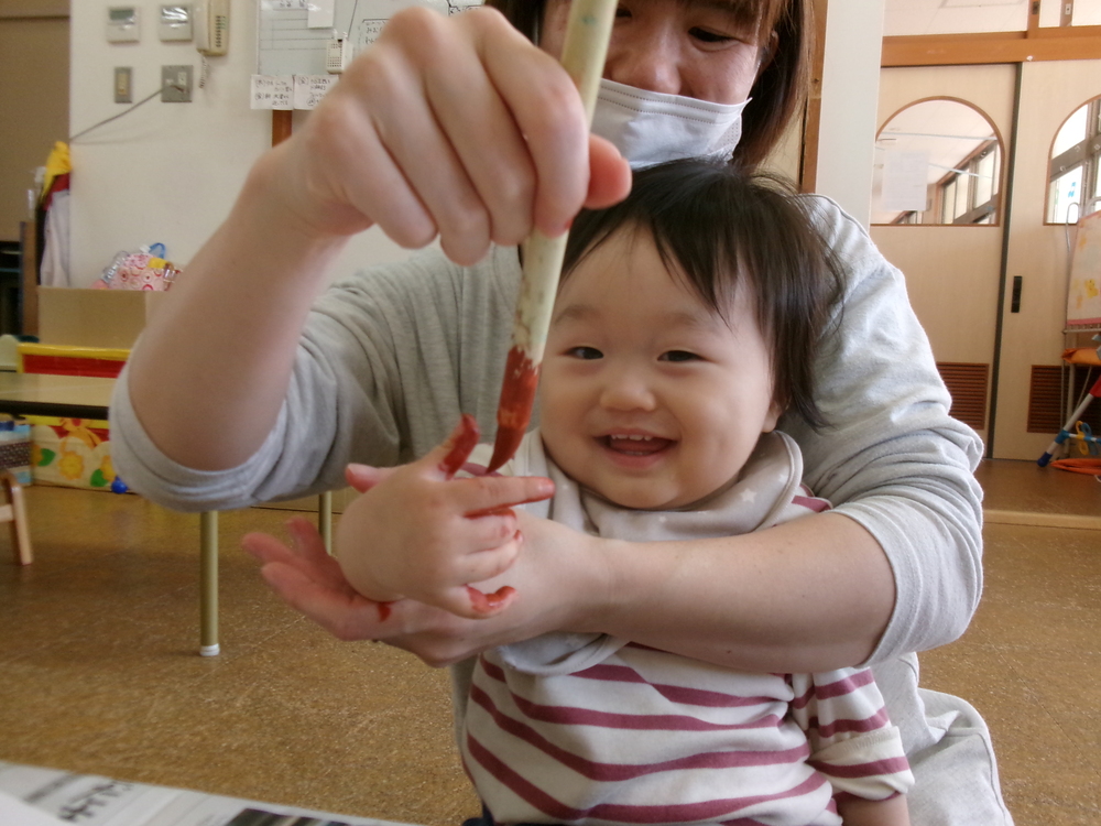 手形スタンプの様子  (2)