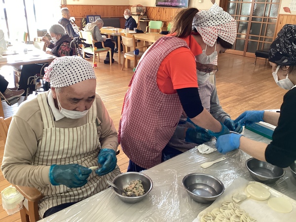 ギョーザ作り開始です