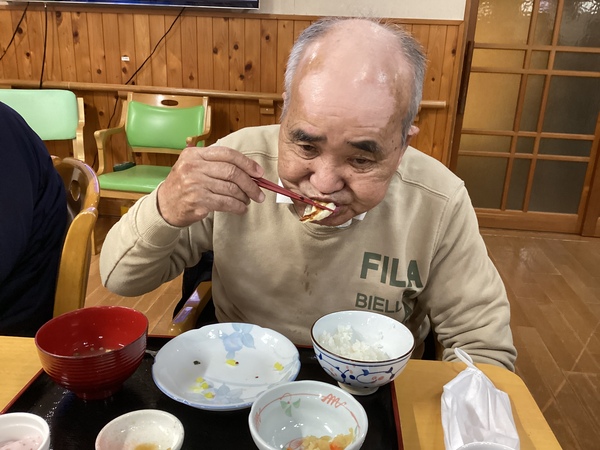 食事中です