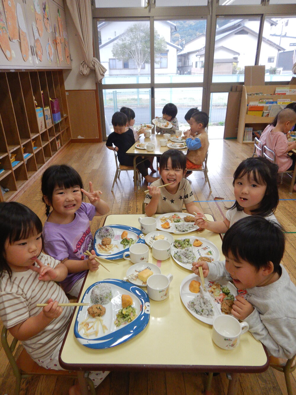 誕生会に参加する子ども (1)