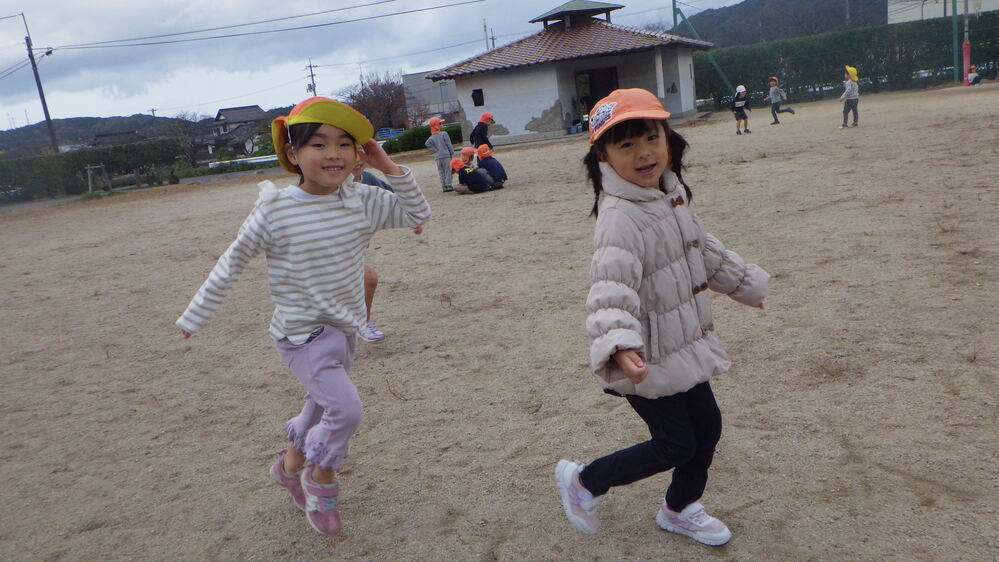 宮崎公園で遊ぶ子ども (1)