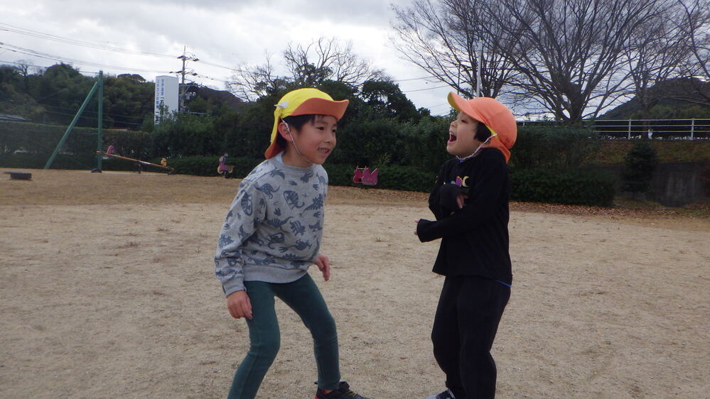 宮崎公園で遊ぶ子ども (4)