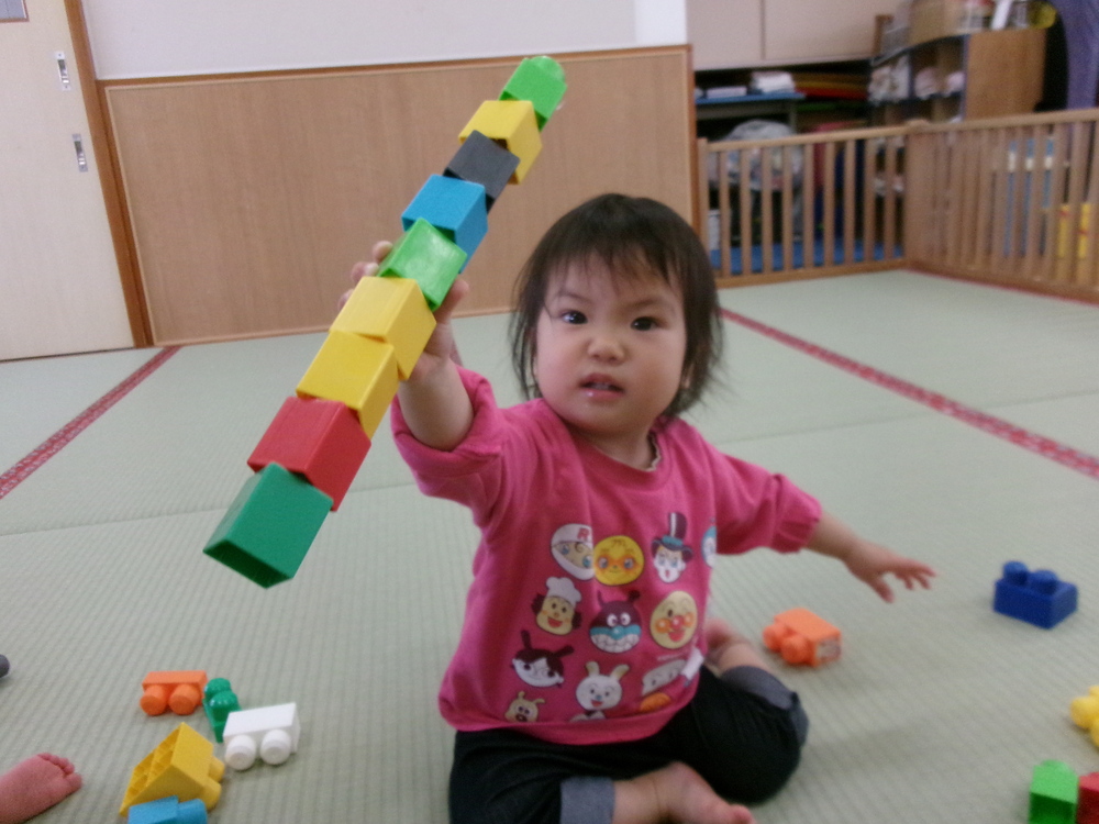 ブロックで遊んでいる
