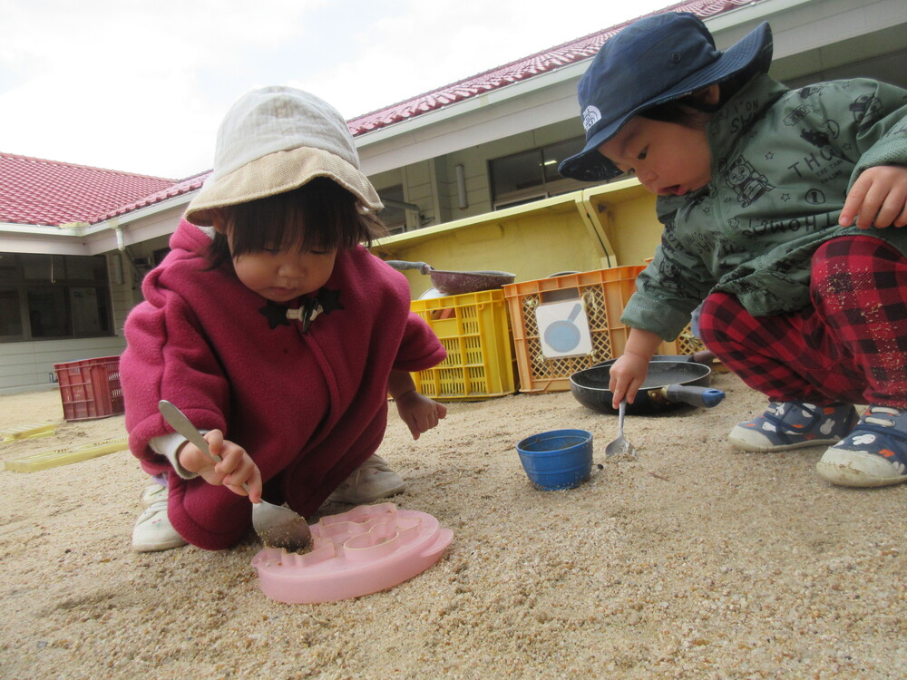 園庭遊びの様子 (2)