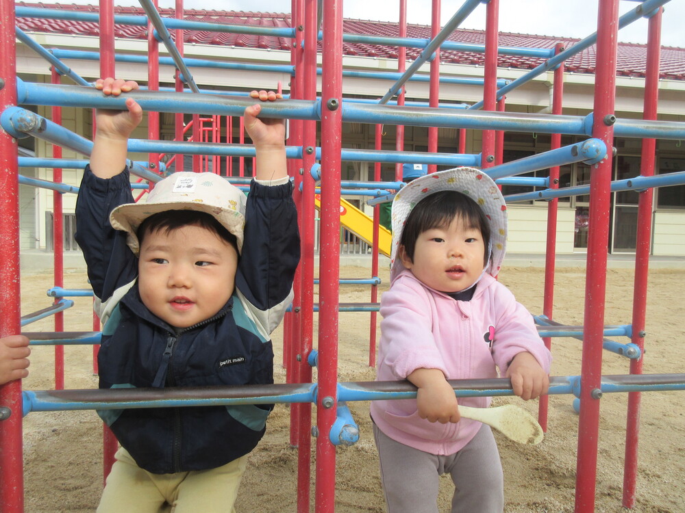 園庭遊びの様子 (7)