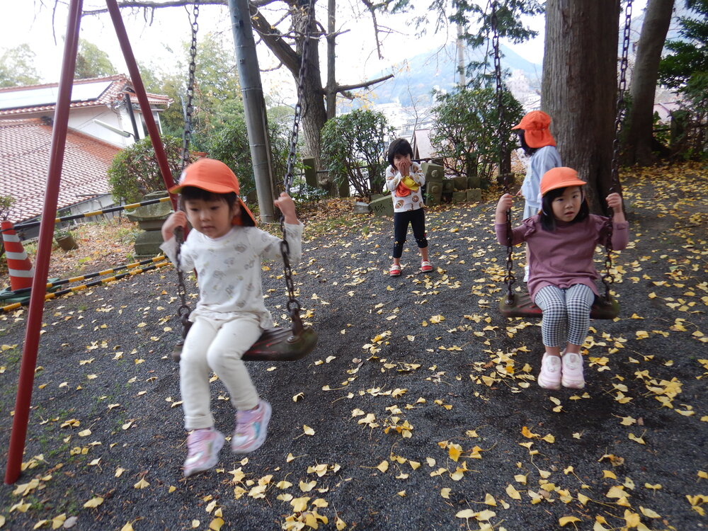 南の宮で遊ぶ子ども (4)