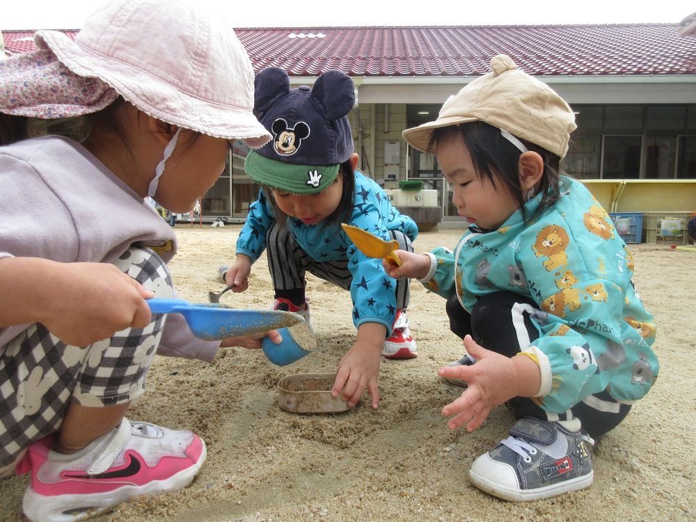 園庭遊びの様子 (4)２