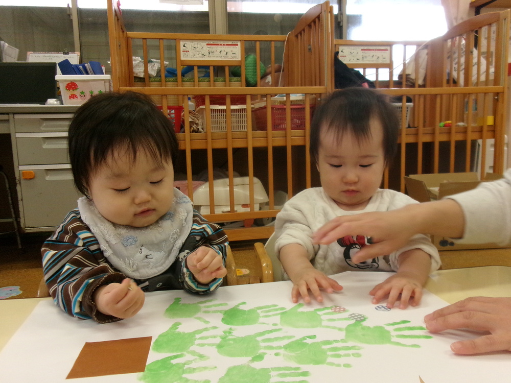 シール貼りの様子 (3)