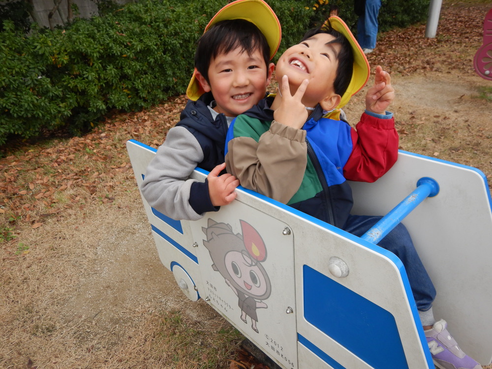 公園で遊ぶ様子４