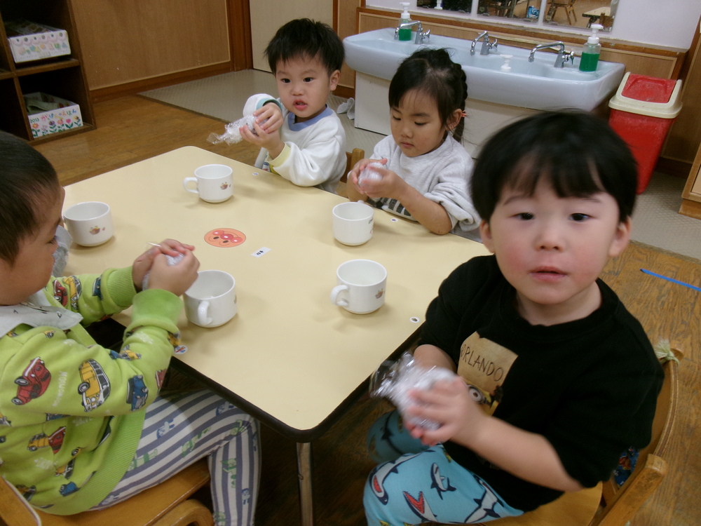 お弁当ごっこの様子