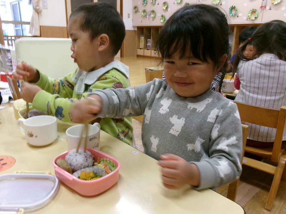 お弁当ごっこの様子