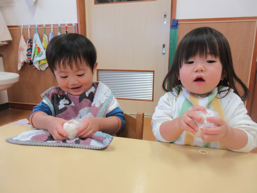 お弁当ごっこの様子