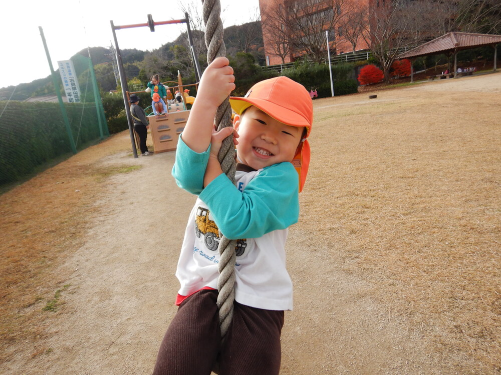 宮崎公園で遊ぶ子ども (1)