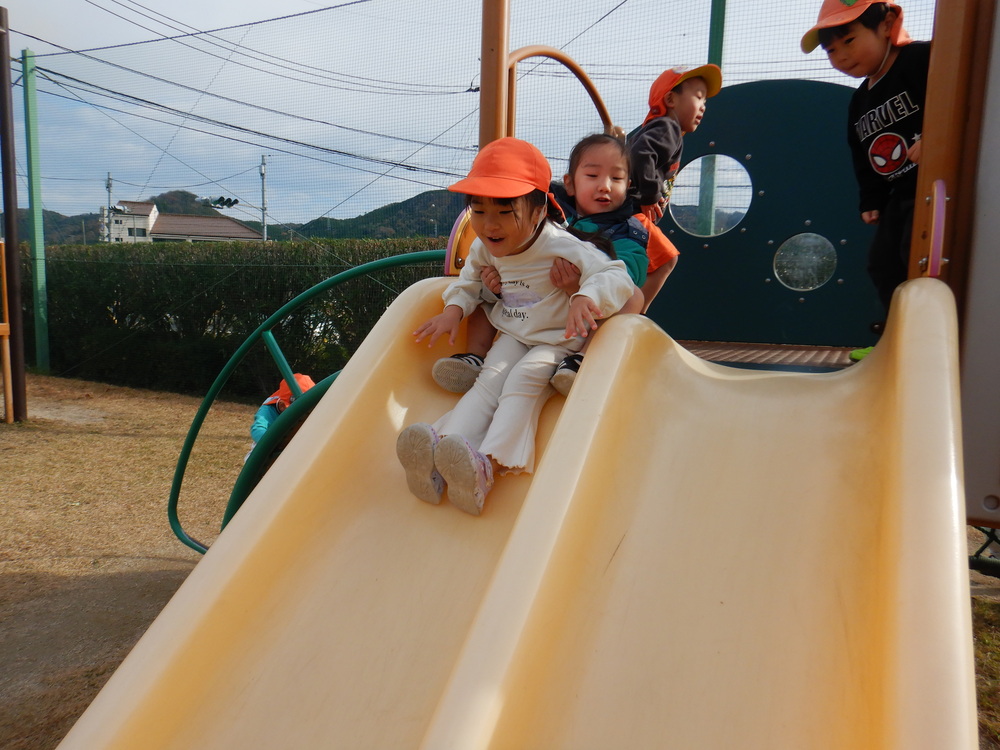 宮崎公園で遊ぶ子ども (2)