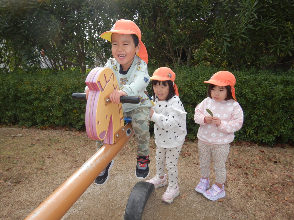 宮崎公園で遊ぶ子ども (4)