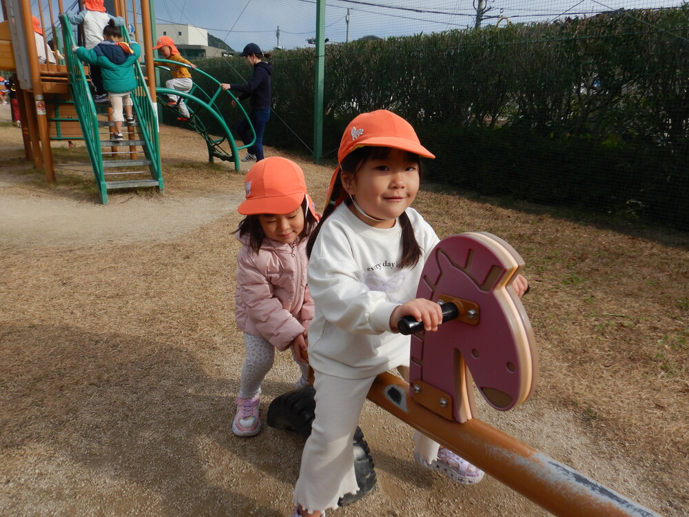 宮崎公園で遊ぶ子ども (5)