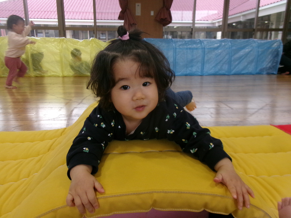 遊戯室で遊んでいる様子 (2)