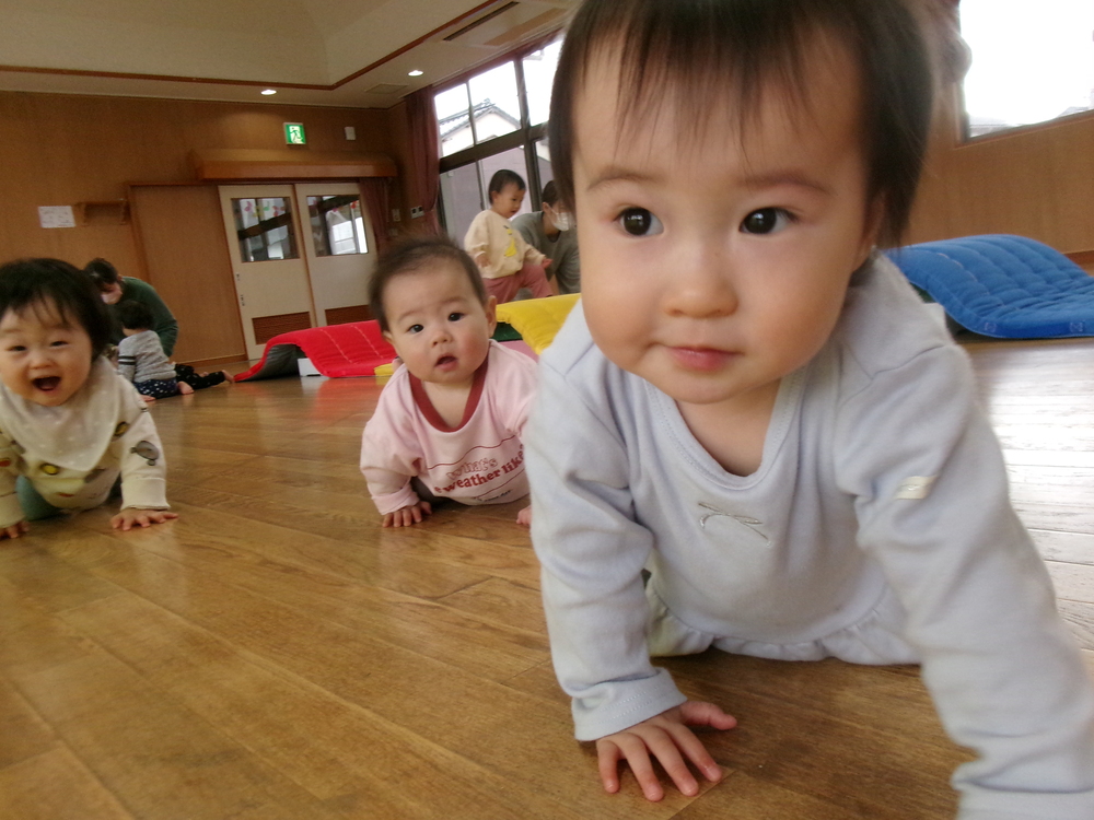 遊戯室で遊んでいる様子 (4)