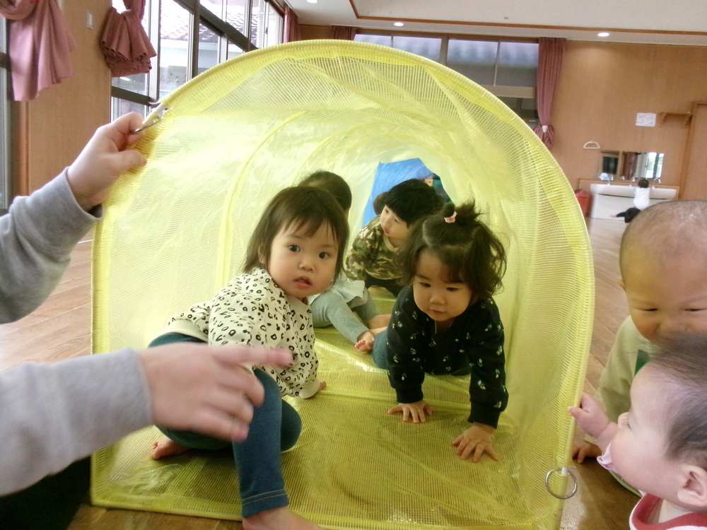 遊戯室で遊んでいる様子 (5)