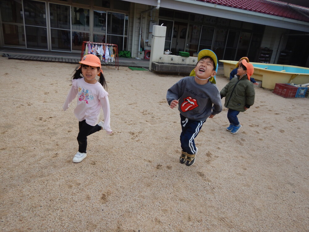 園庭遊びの様子