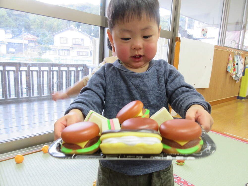 おままごとをしている