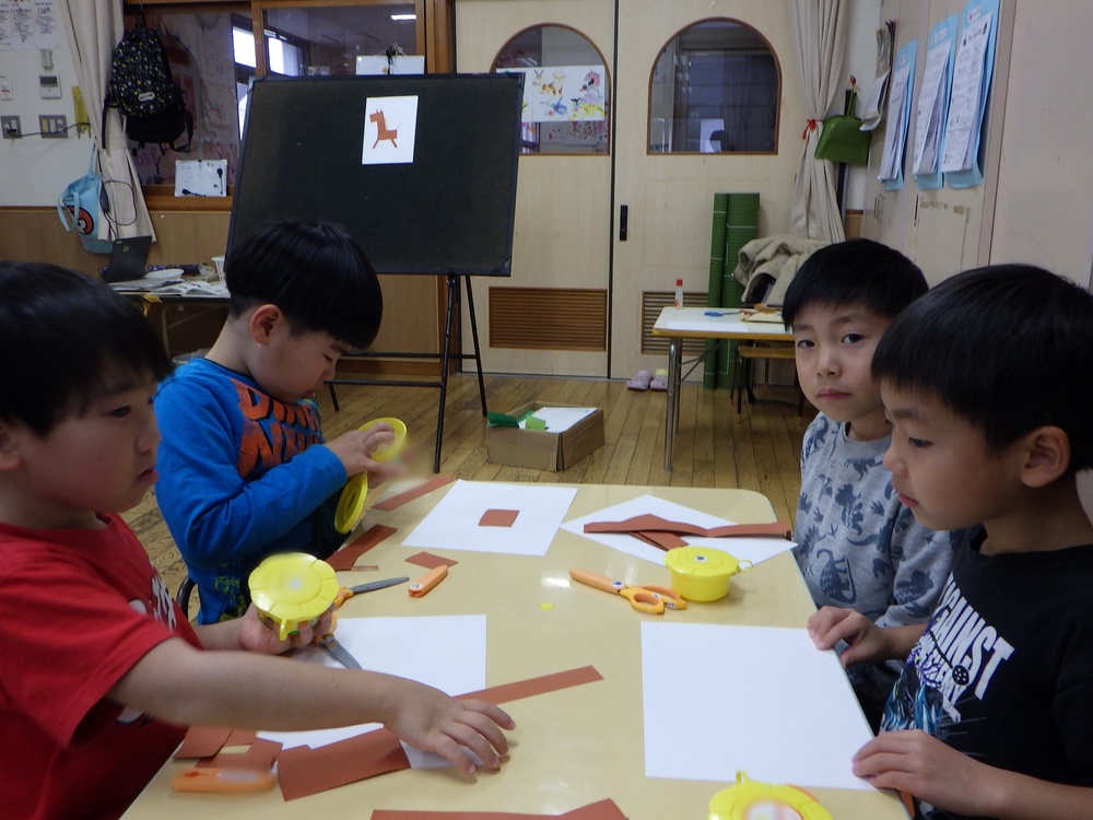 お正月製作の様子 (2)