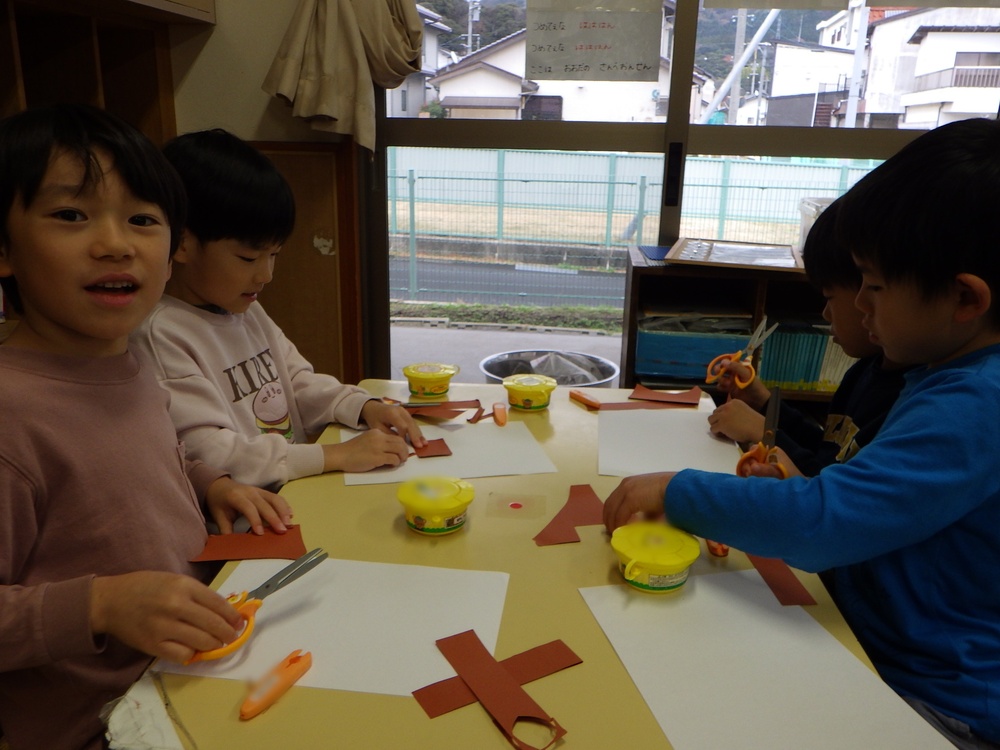 お正月製作の様子 (4)