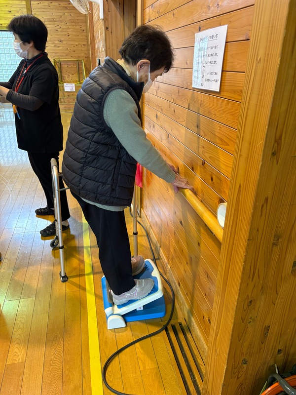 足のストレッチ中