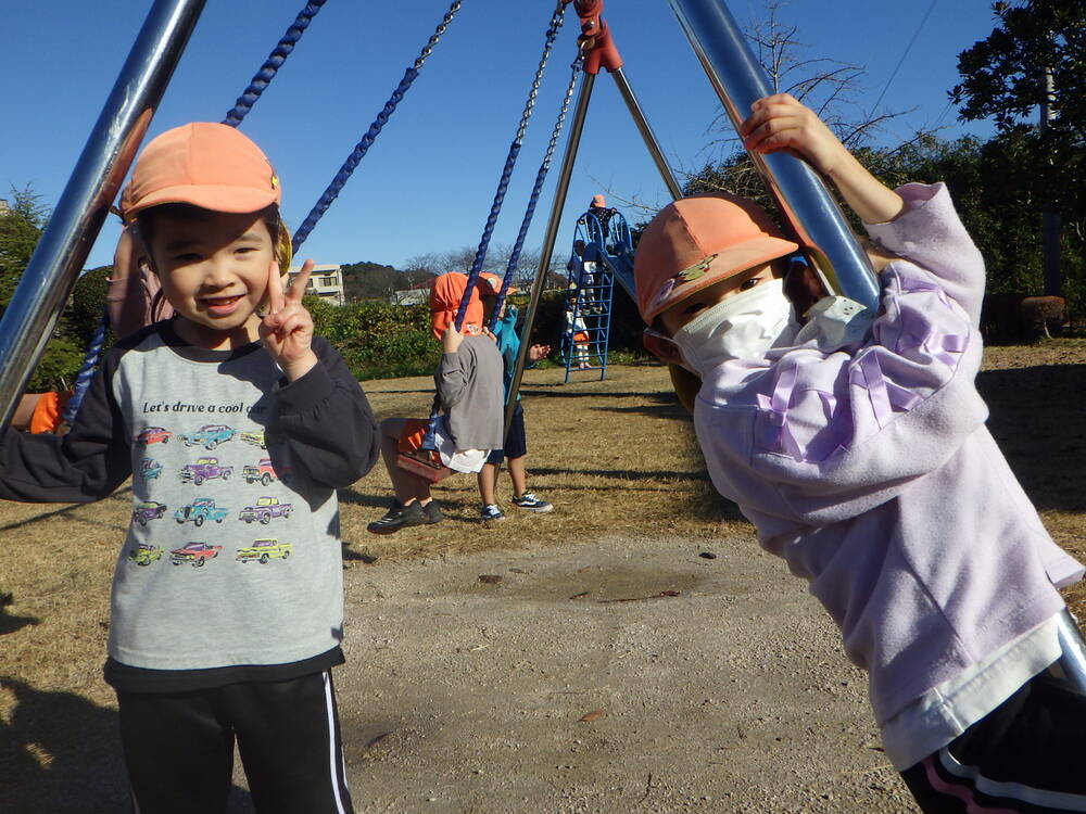 長久児童公園で遊ぶ子ども (2)