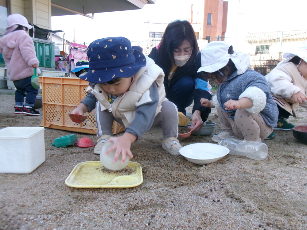園庭遊びの様子 (3)