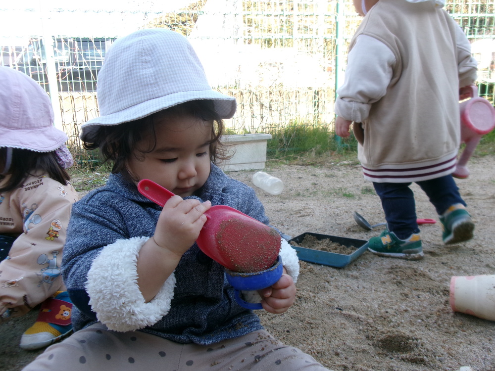園庭遊びの様子 (4)