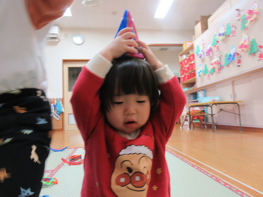 マグブロックで遊んでいる