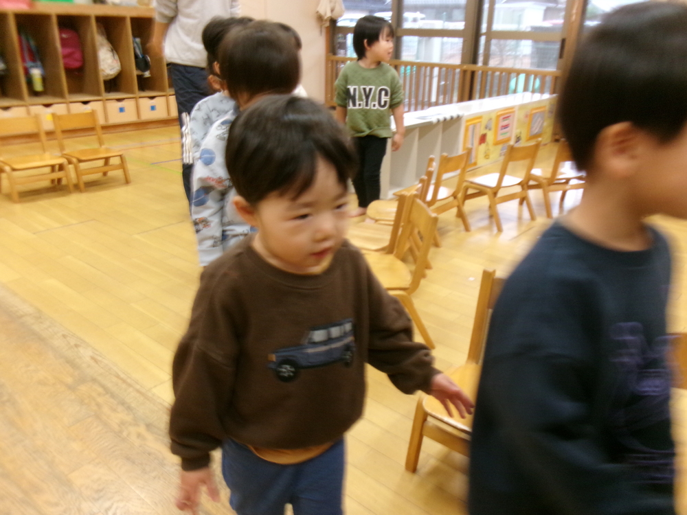 椅子取りゲームの様子