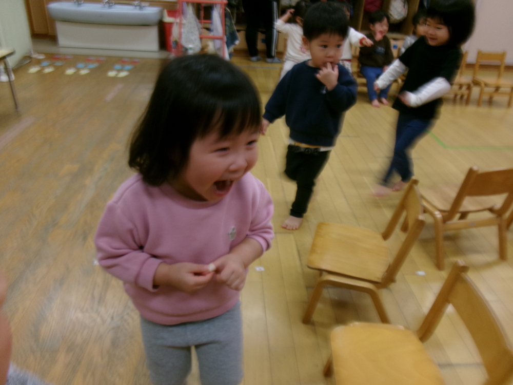 椅子取りゲームの様子