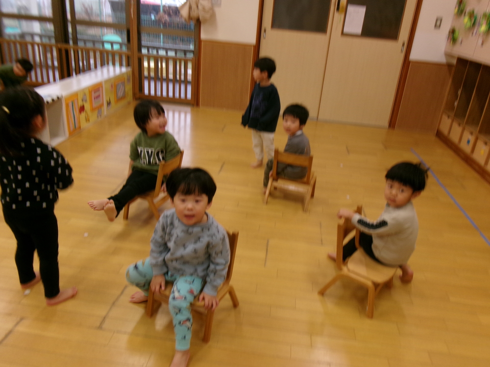 椅子取りゲームの様子