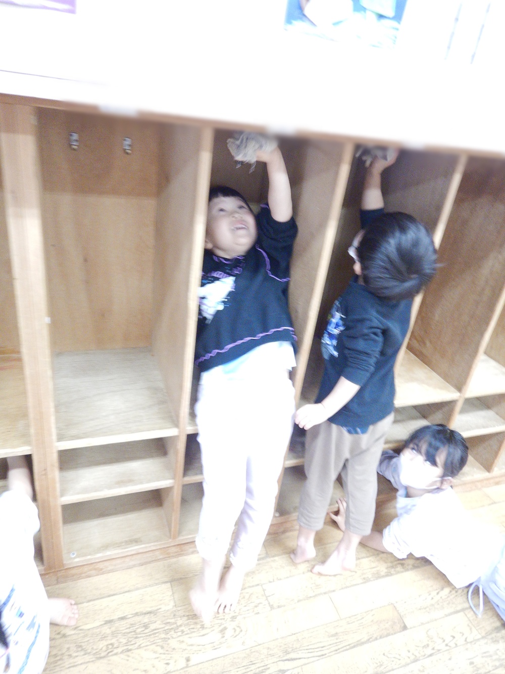 ロッカーを掃除する様子２