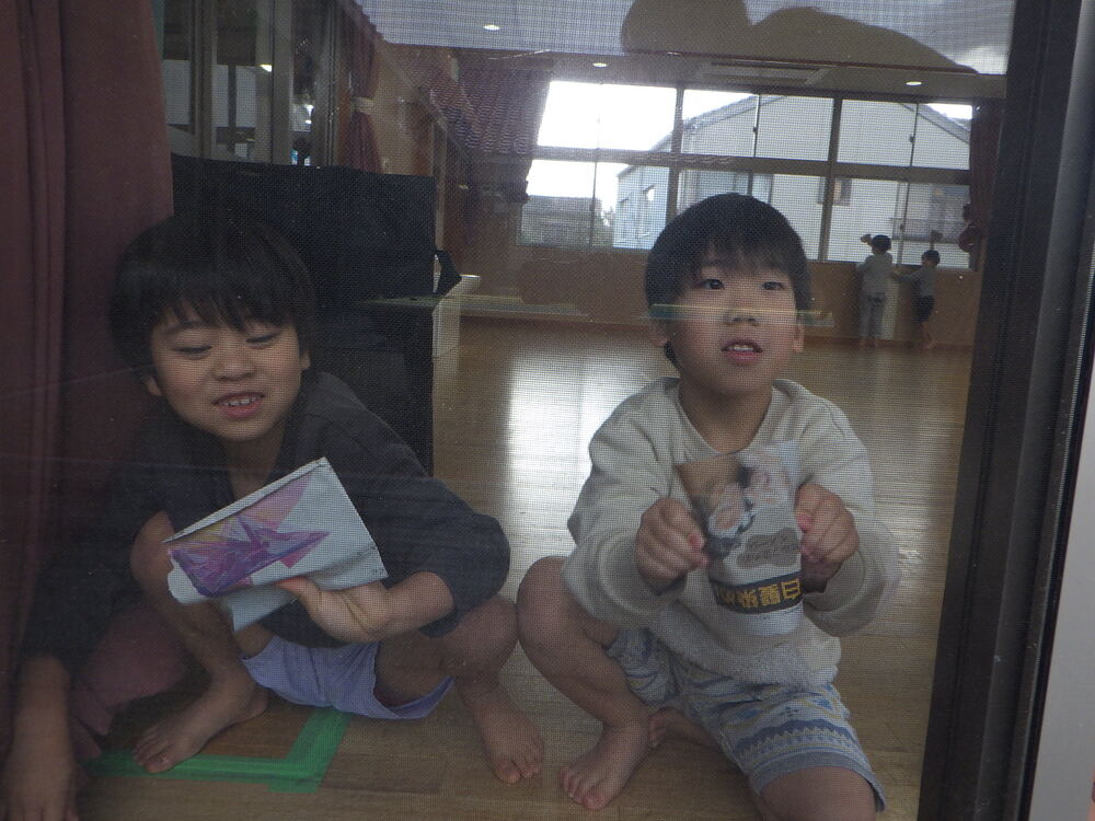 大掃除を頑張る子ども２