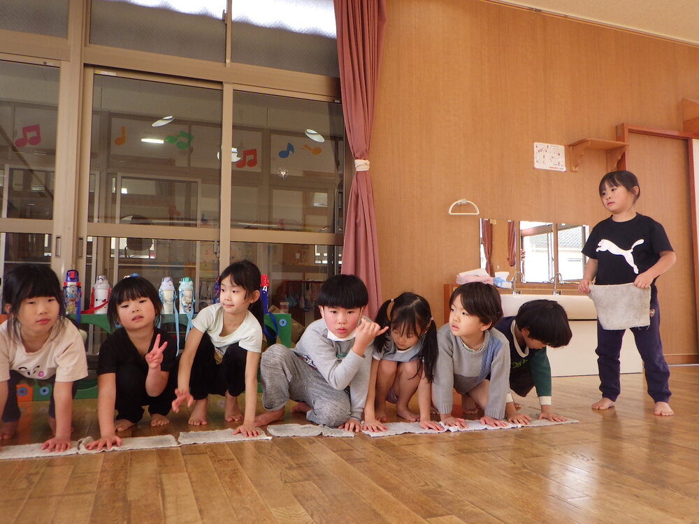 大掃除を頑張る子ども４