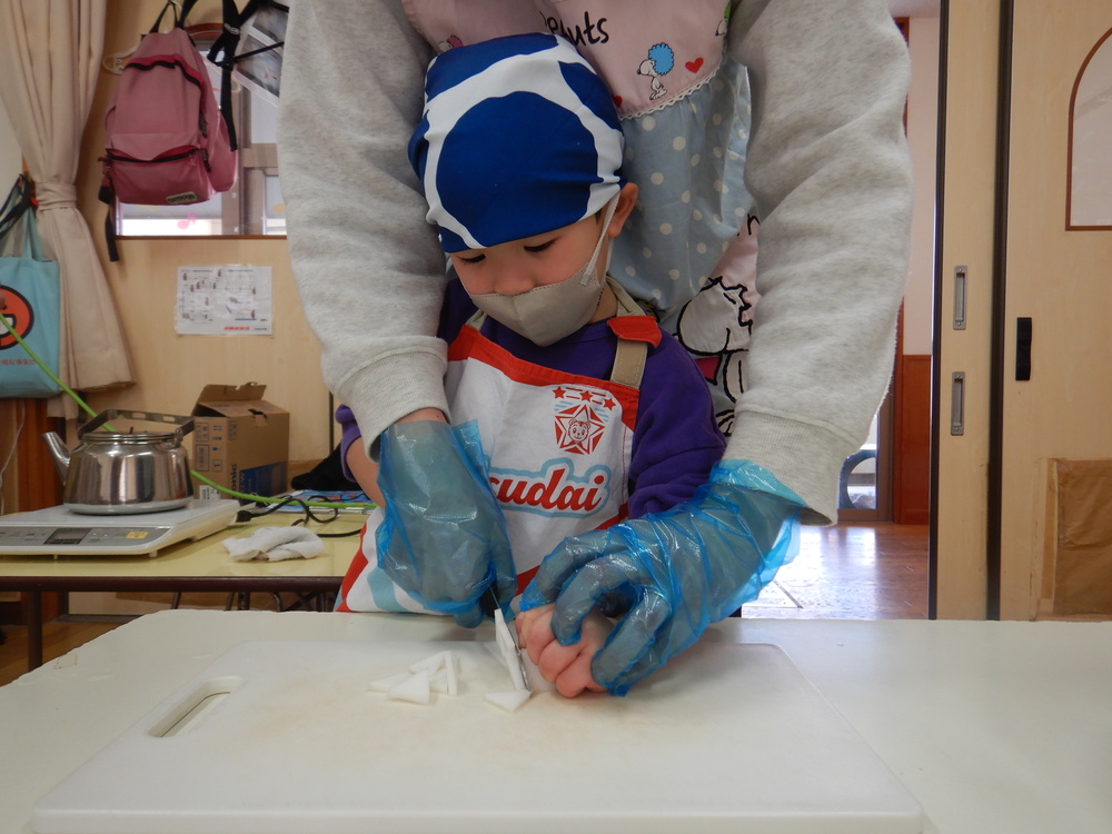 七草がゆクッキングの様子 (5)