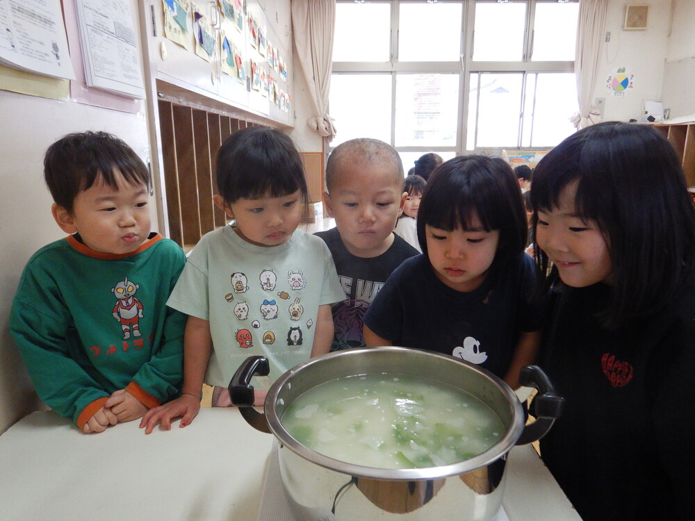 七草がゆクッキングの様子 (8)