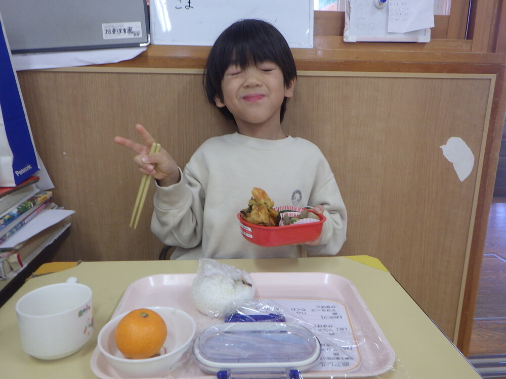 お弁当ごっこの様子