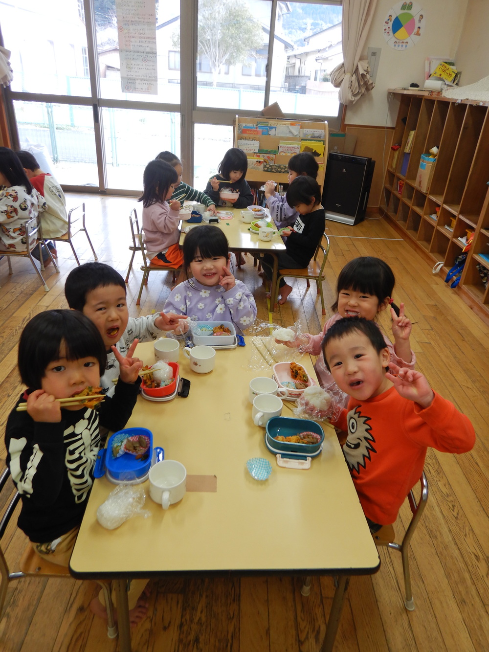 お弁当ごっこの様子 (1)